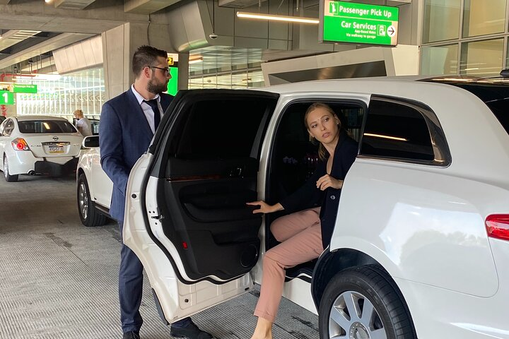 JFK AIRPORT LIMO | JFK To Manhattan Transfer With a Stretch Limo - Photo 1 of 18